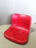 Сиденье пластиковое стадионное для трибун стадионов арен ледовых дворцов спортивных комплексов гонок соревнований Mantella красный 